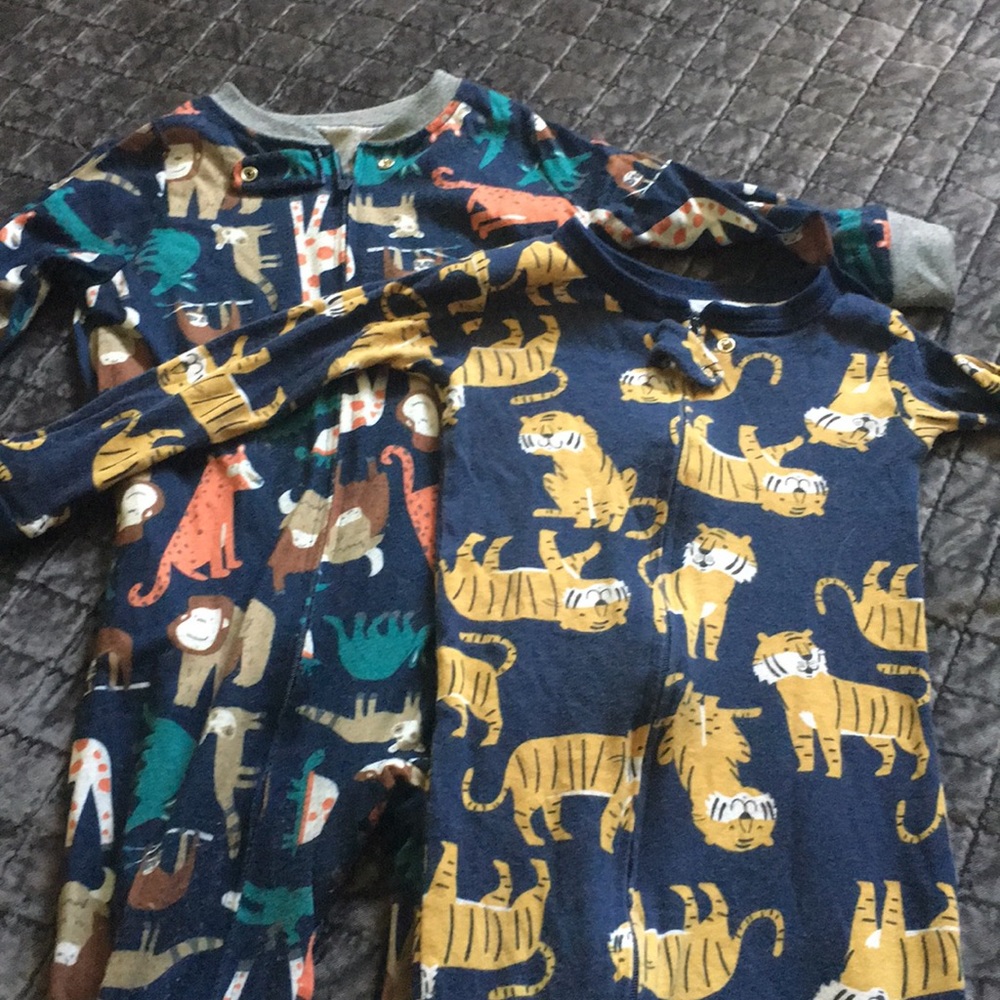 Boys 2t foot pajamas
